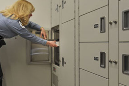 https://www.hicube.com/wp-content/uploads/2018/04/high-security-lockers-452x301.jpg